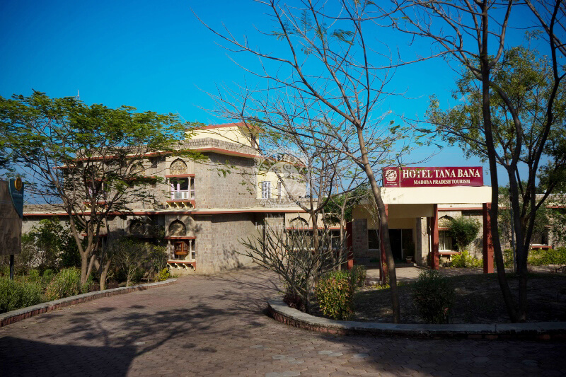 mp tourism hotel in chanderi